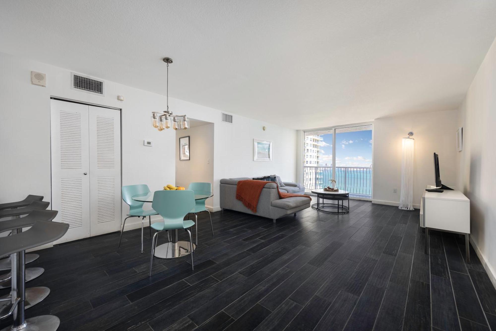 Brickell With Oceanview Apartment